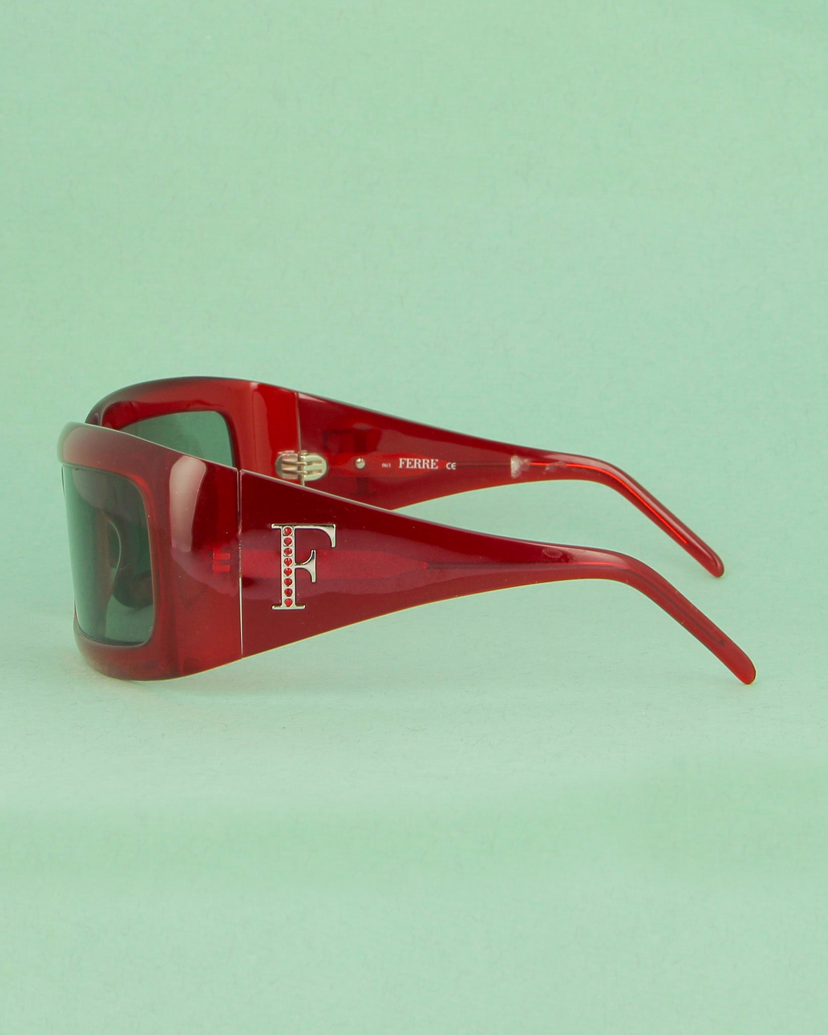 gianfranco-ferr-7281-lunettes-de-soleil-rouge-translucide image 3