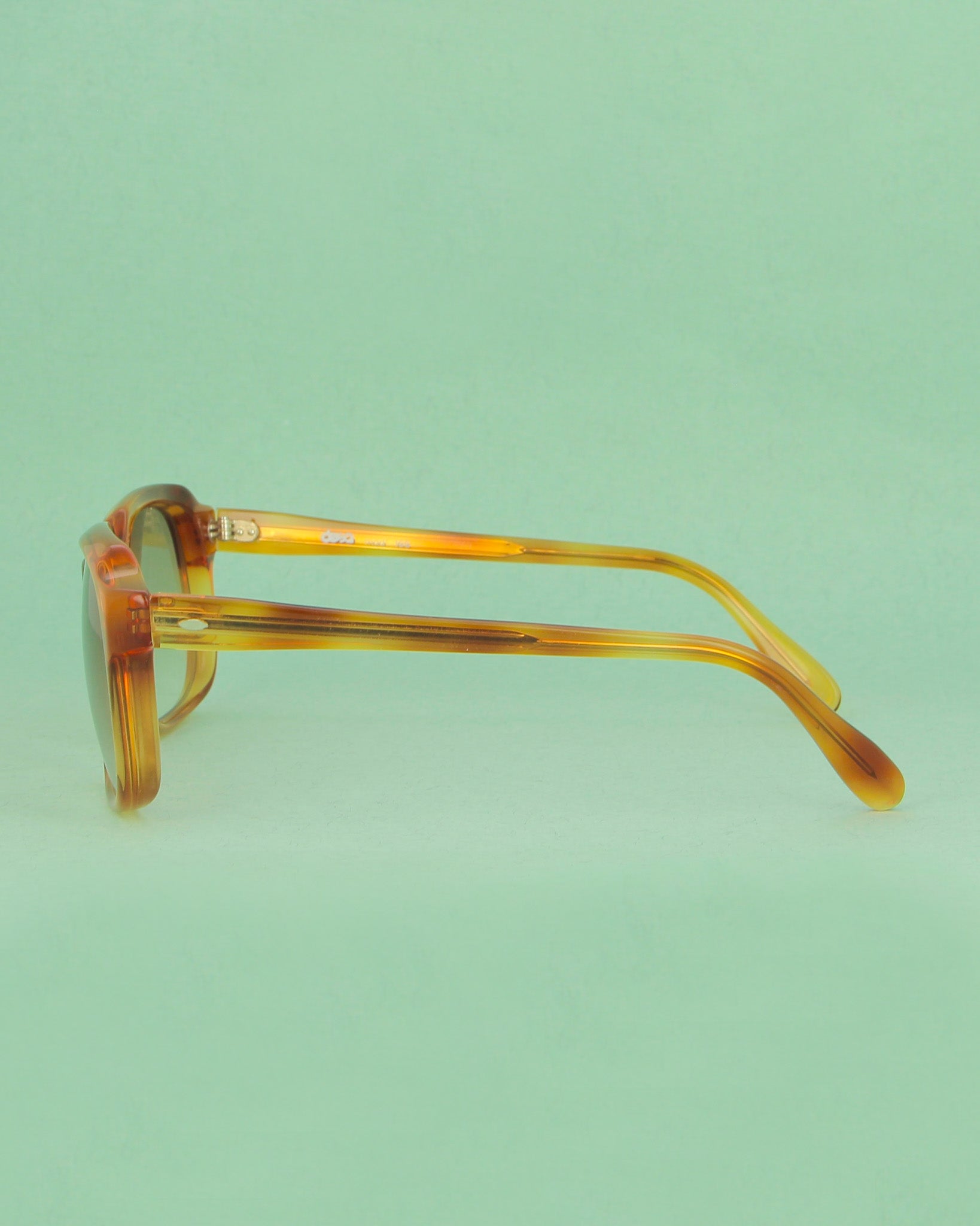 desa-mod1-lunettes-de-soleil-carr-es-miel-verres-d-grad-s image 3