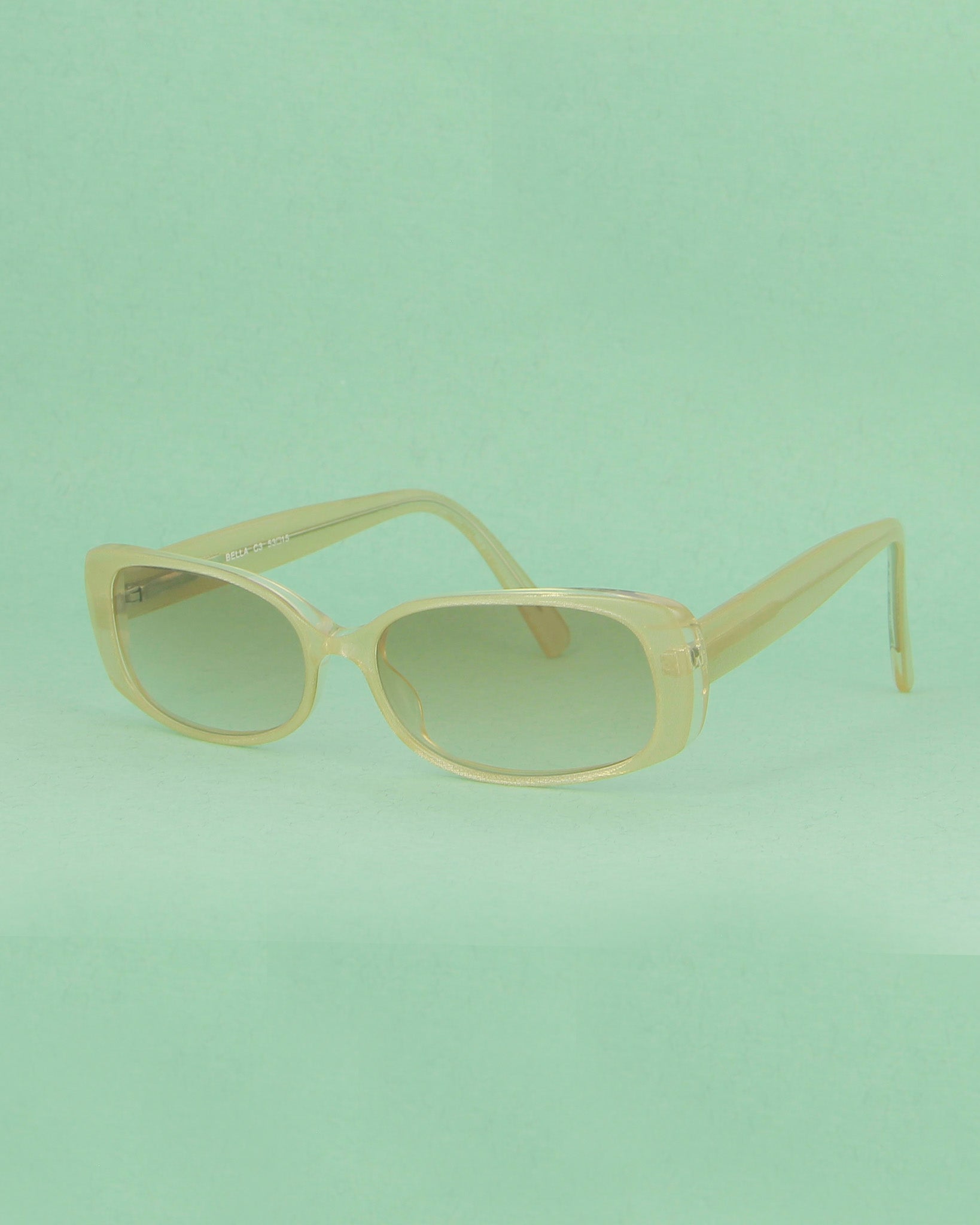 styl-optique-bella-lunettes-de-soleil-nacre-transparent image 2