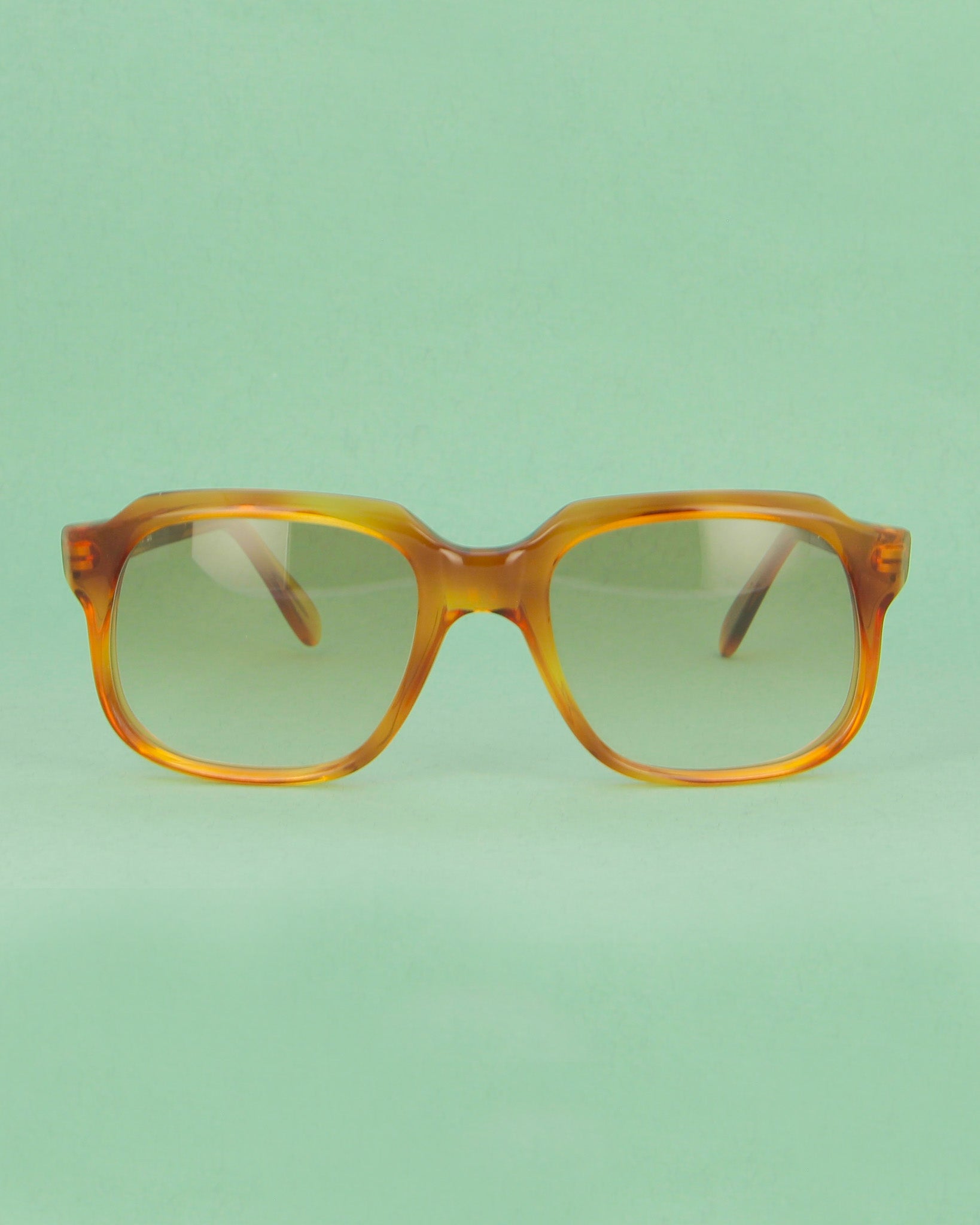 desa-mod1-lunettes-de-soleil-carr-es-miel-verres-d-grad-s image 1