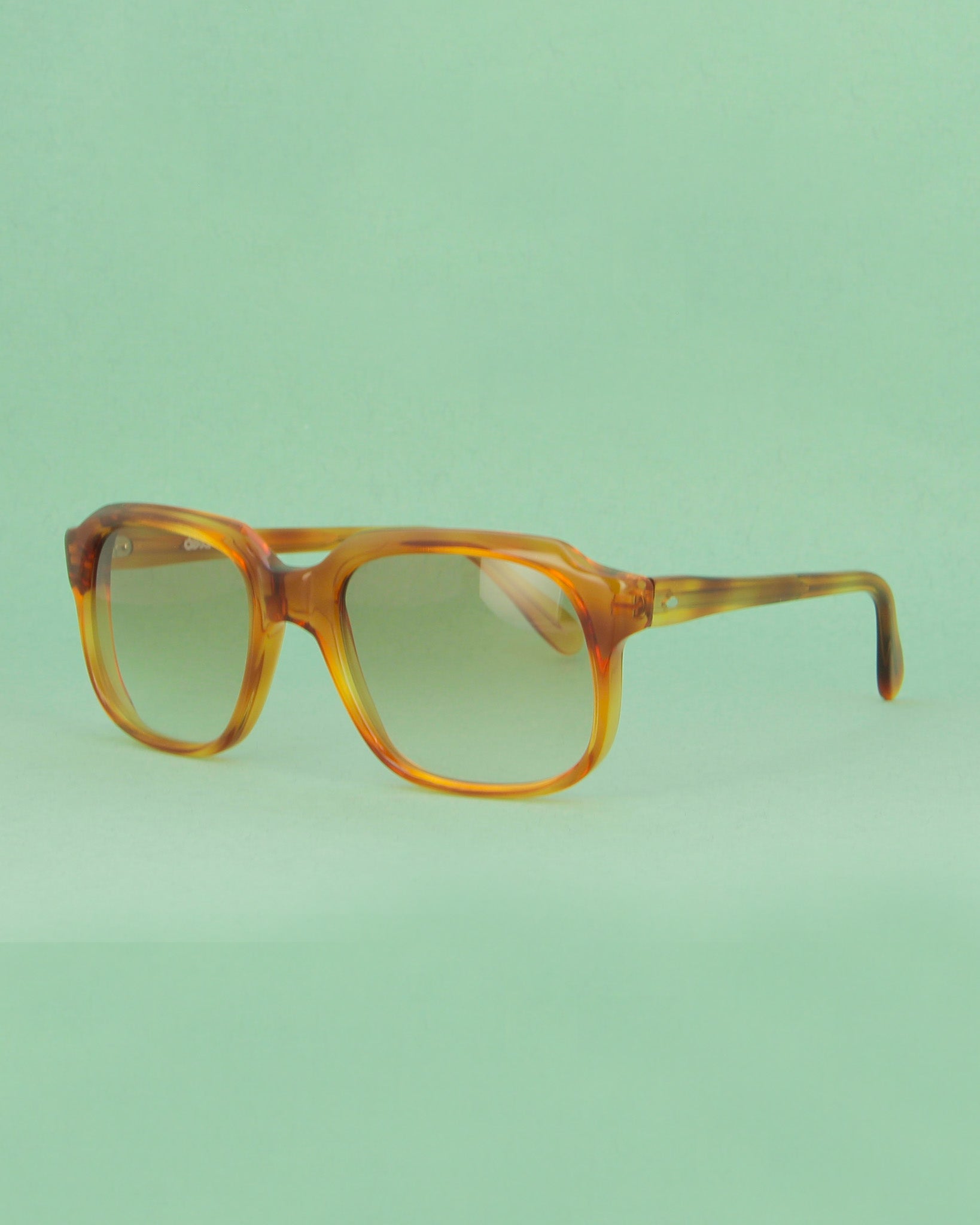 desa-mod1-lunettes-de-soleil-carr-es-miel-verres-d-grad-s image 2