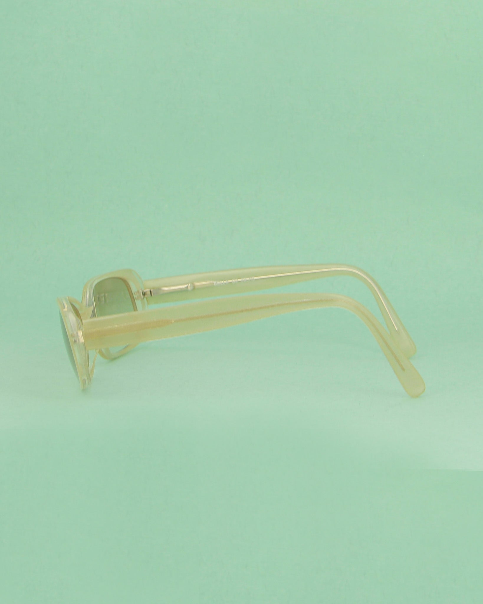 styl-optique-bella-lunettes-de-soleil-nacre-transparent image 3
