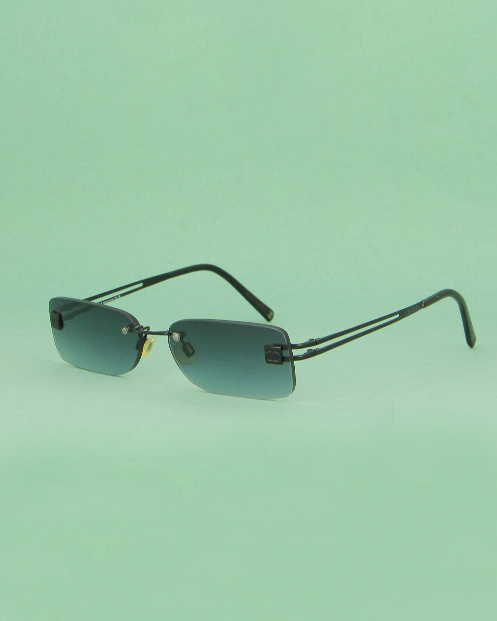chanel-c-101-lunettes-de-soleil-perc-e-noir-d-grad image 2