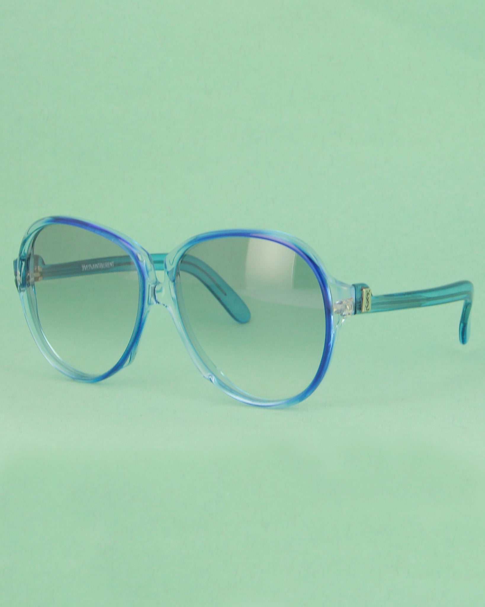 yves-saint-laurent-gaude-lunettes-de-soleil-bleu-oversize image 2