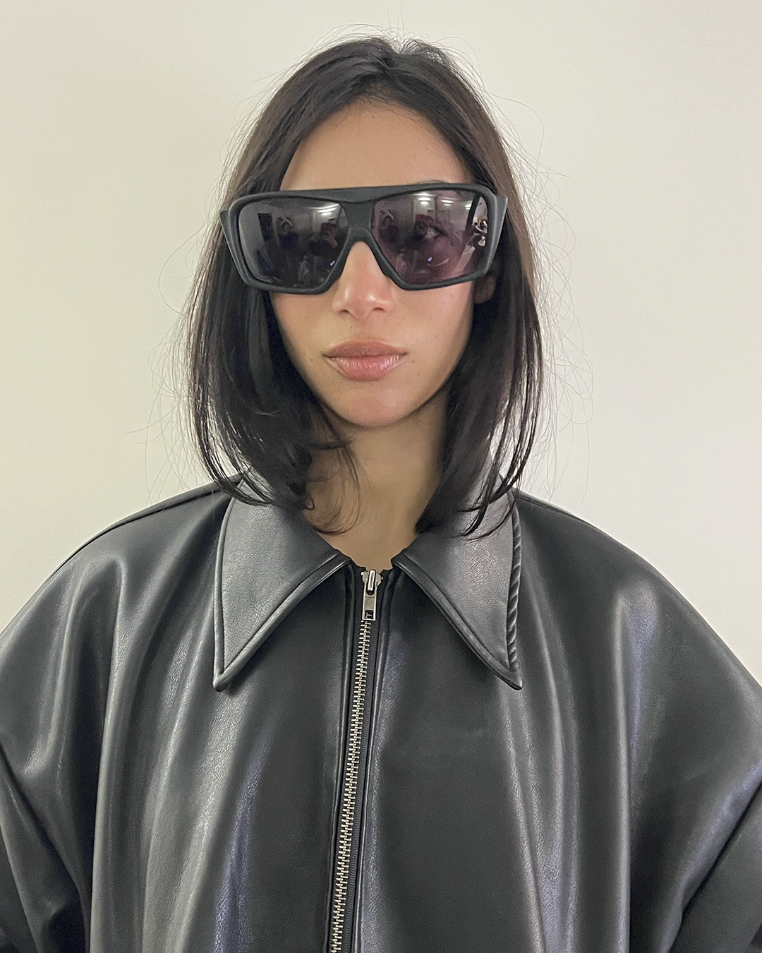 thierry-mugler-concorde-22-solaires-oversized-noires image 4