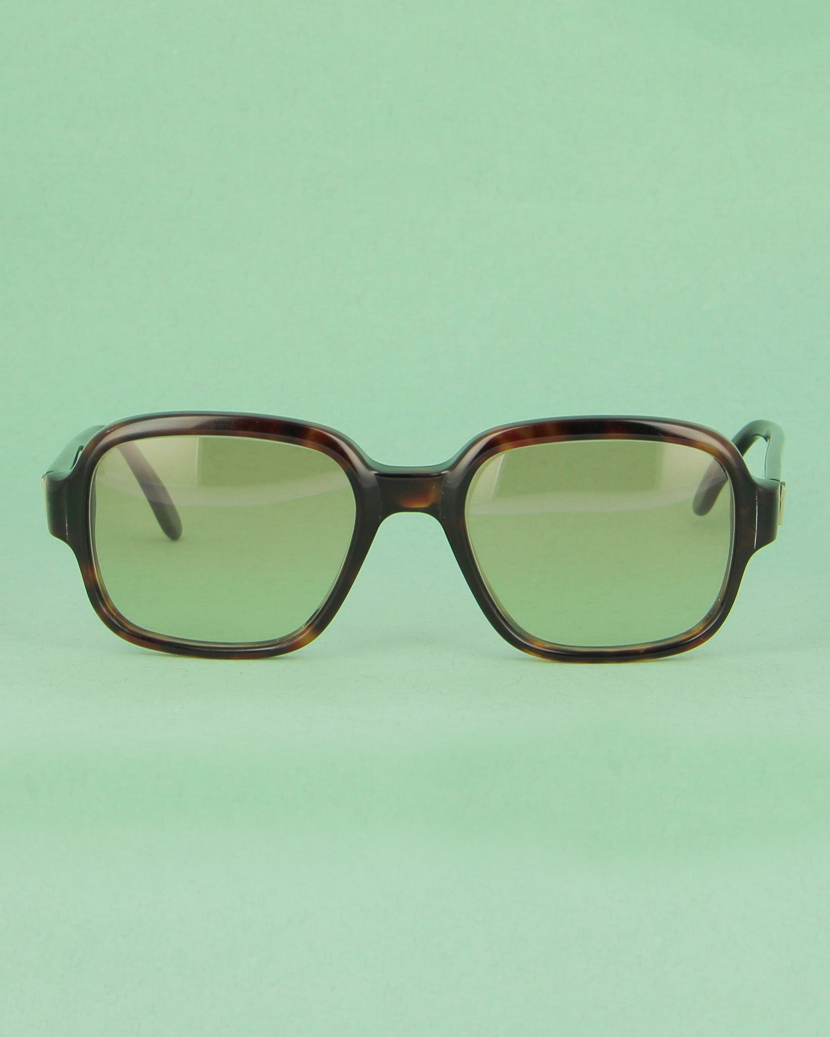 yves-saint-laurent-jan-lunettes-soleil-caille-oversize image 1