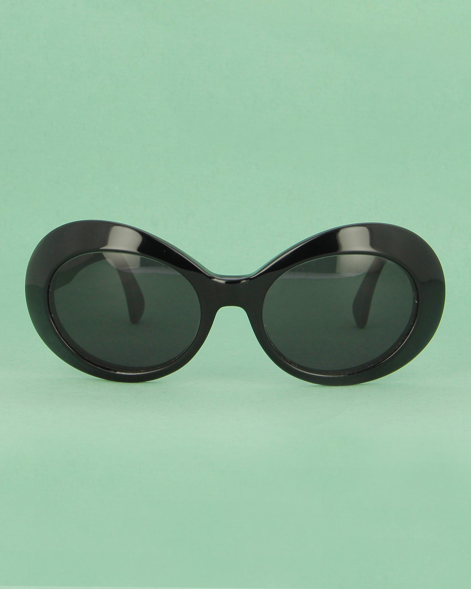 agn-s-b-audrey-lunettes-de-soleil-noires-ovales image 1