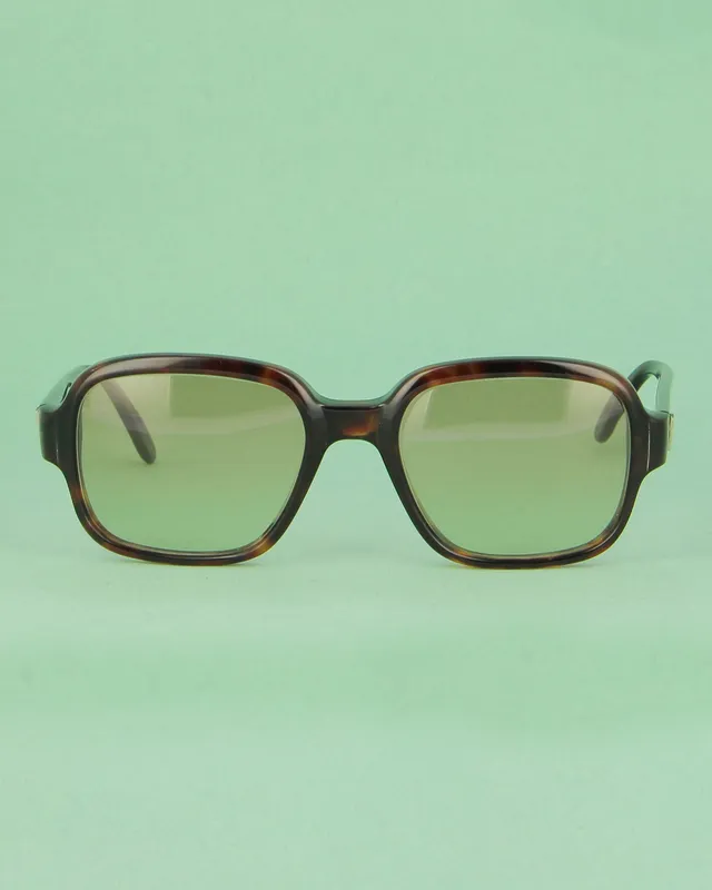 yves-saint-laurent-jan-lunettes-soleil-caille-oversize image 1