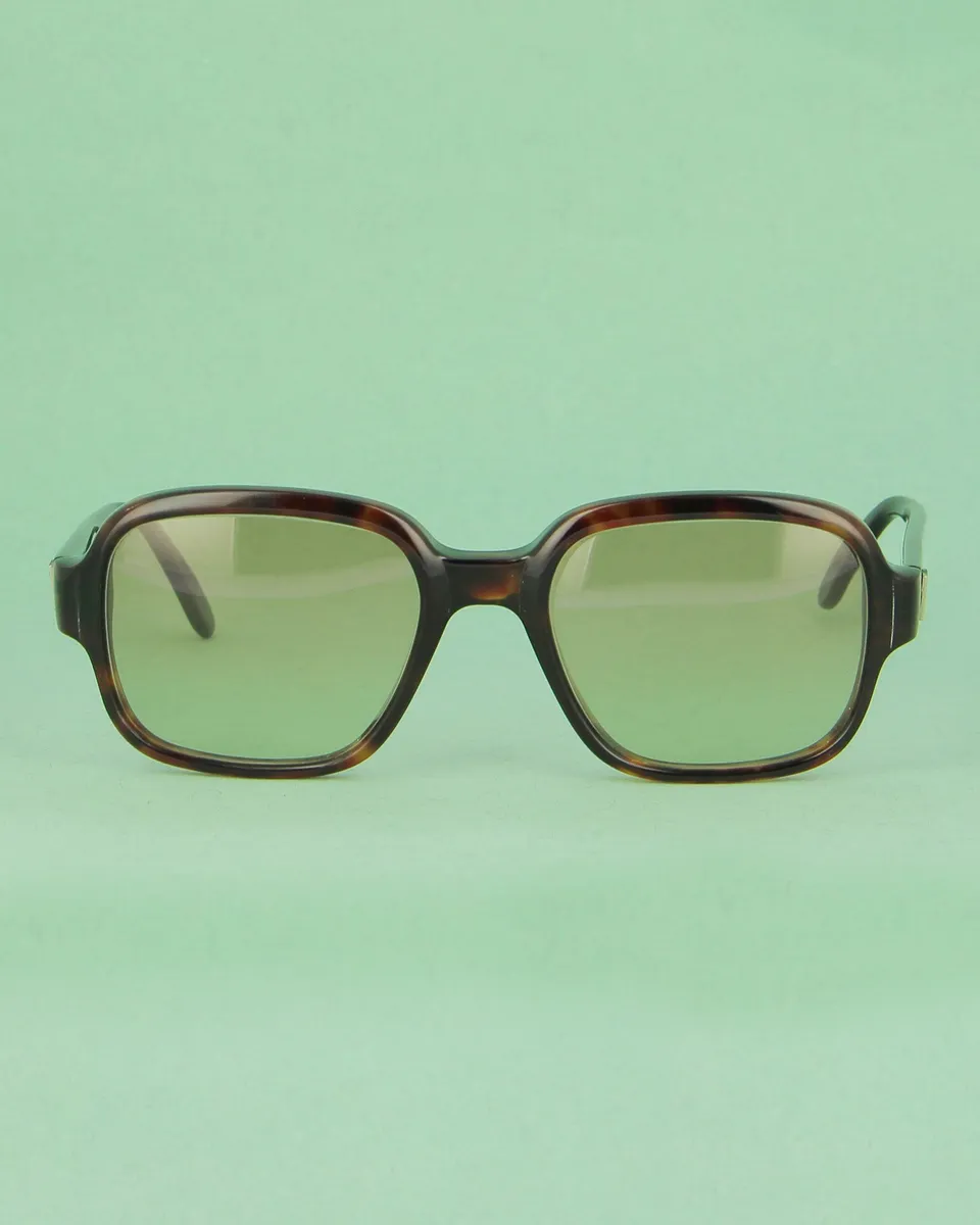 yves-saint-laurent-jan-lunettes-soleil-caille-oversize image 1