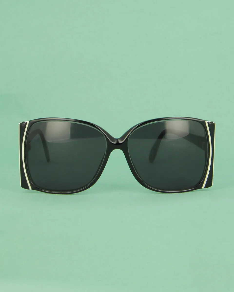 silhouette-black-lunettes-de-soleil-papillon-noir image 1
